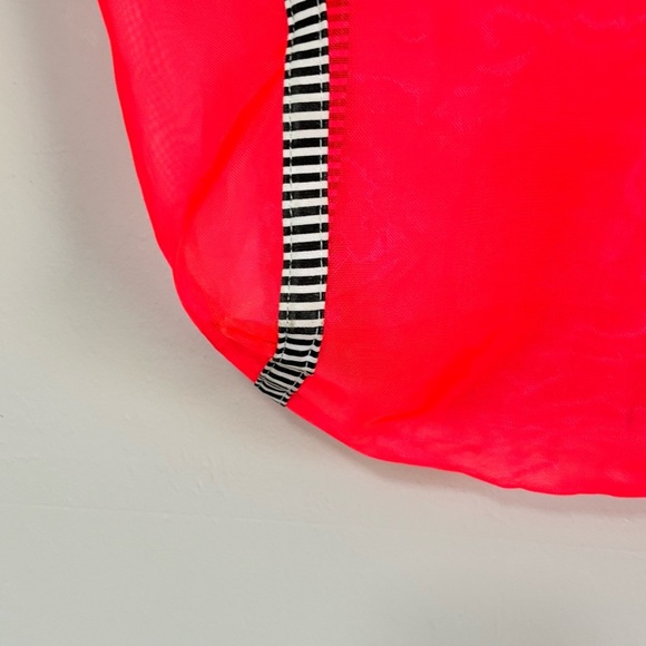 VICTORIA’S SECRET Women’s Bright Pink Mesh Weekender Tote Logo Sand Free 20” - Picture 5 of 7